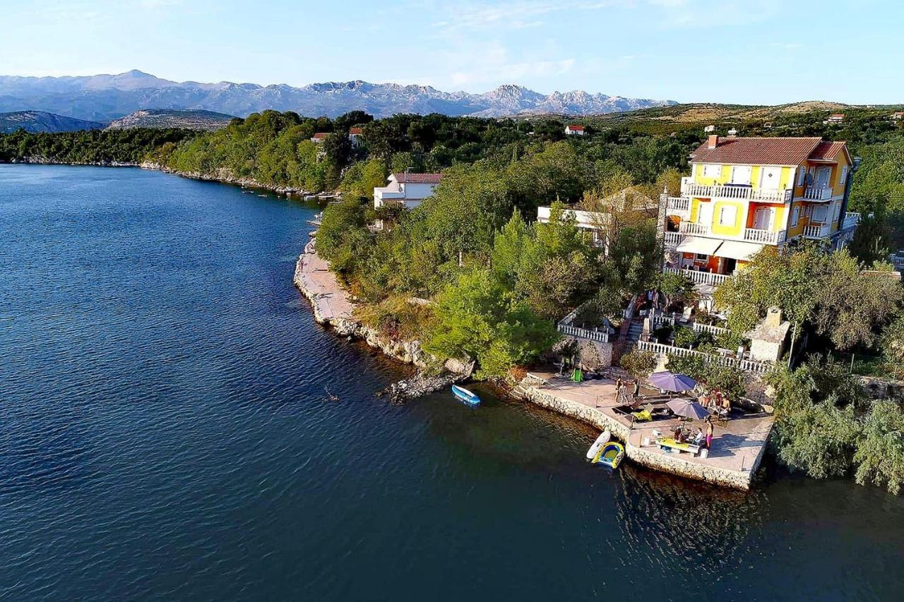 Kamenito Kruševo Buitenkant foto